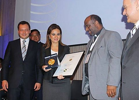 منتدى كرانس مونتانا يمنح د.سحر نصر الميدالية الذهبية ضمن 5 شخصيات على مستوى العالم