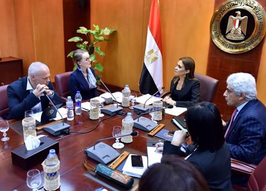 د.سحر نصر تبحث مع الوفد البولندى زيادة استثماراتهم فى مصر