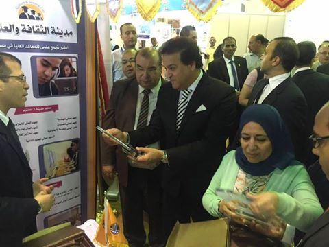 وزير التعليم العالى : يؤكد أهمية إقامة معارض تعليمية لتسويق البرامج المتميزة بالجامعات والمعاهد المصرية