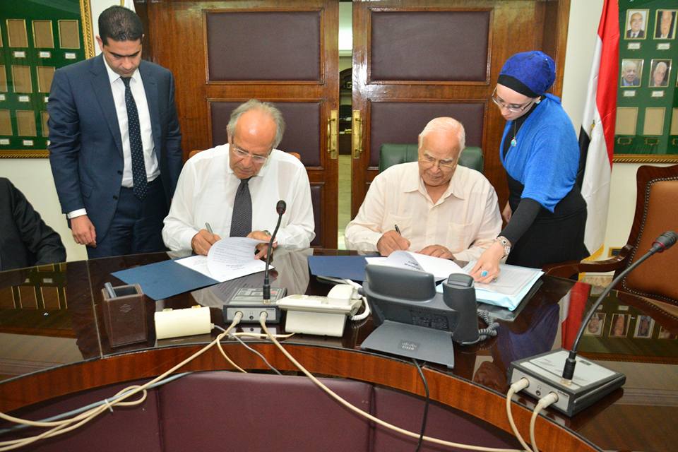 وزير التنمية المحلية يوقع مذكرة تعاون مع المجلس المصرى للشئون الخارجية