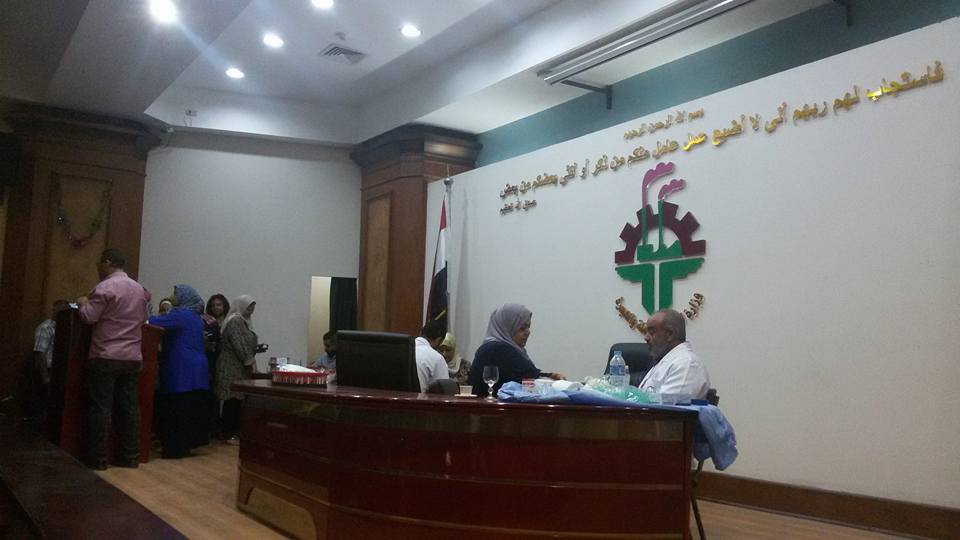 بالصور ”القوي العاملة و الصحة”  ينظمان حملة لتحليل فيرس C للعاملين بالمجان