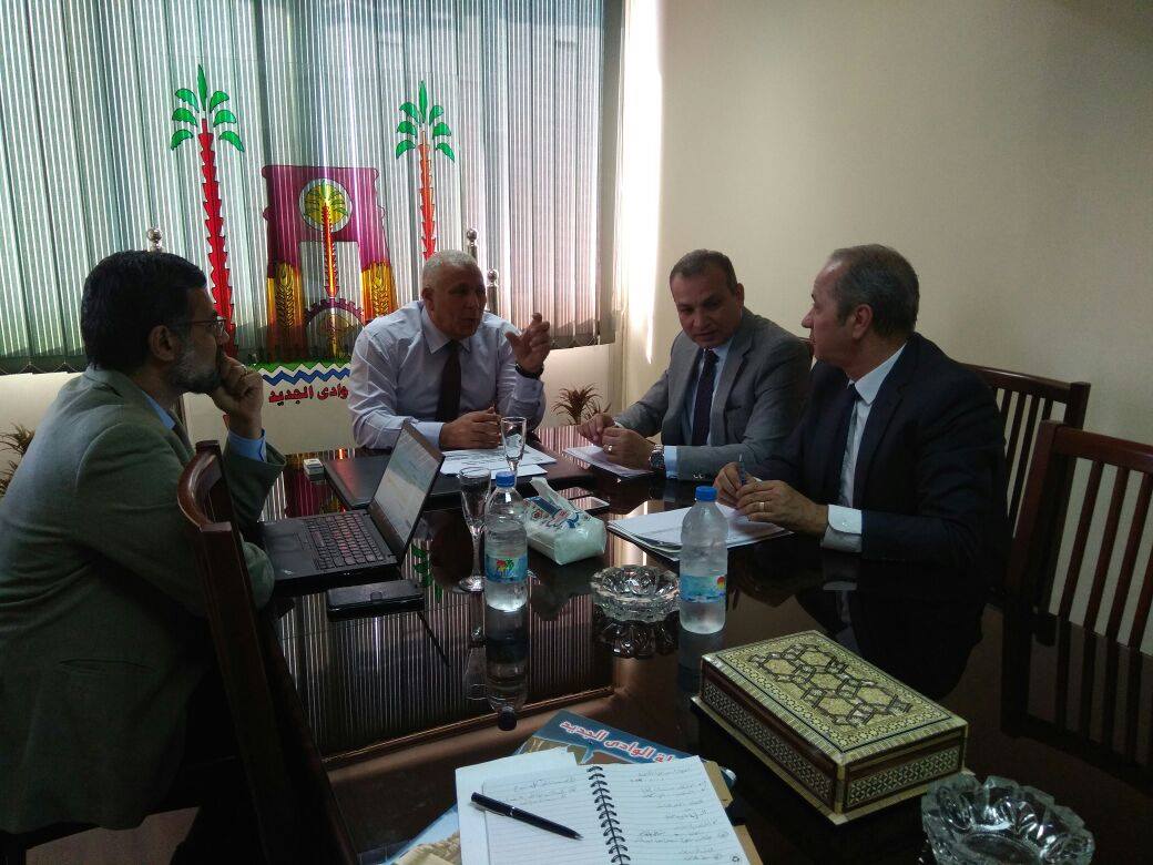 مدير صندوق تطوير المناطق العشوائية يلتقى محافظ الوادى الجديد
