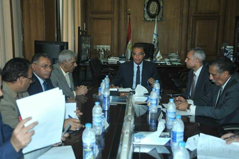 وزير النقل يجتمع برئيس وقيادات السكك الحديدية لبحث اسباب تأخيرات وأعطال القطارات
