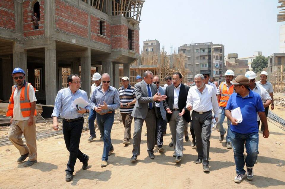 وزير الإسكان يتفقد أعمال تطوير منطقة ”تل العقارب” بالسيدة زينب