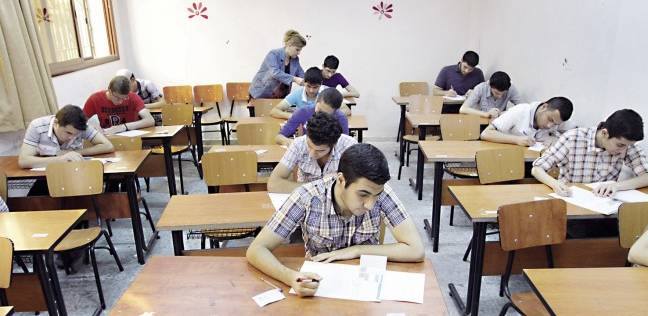 طلبة الدور الثاني للثانوية العامة يؤدون امتحان اللغة الأجنبية الأولى .. اليوم