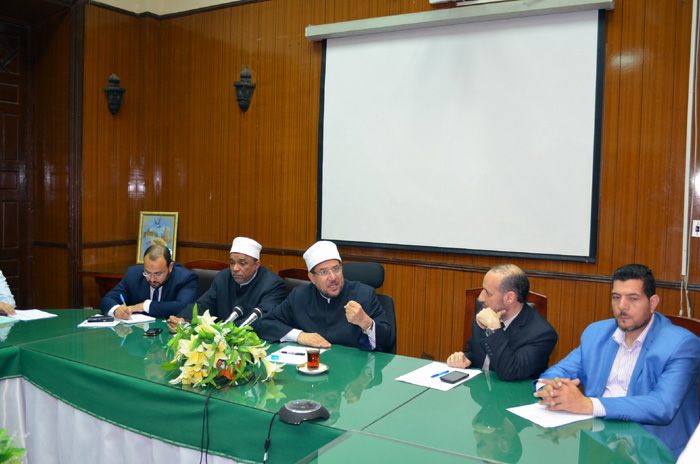 وزير الأوقاف يلتقي بعض المرشحين للمركز العالمي للثقافة الإسلامية لغات 