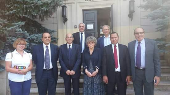 وزير الزراعة يبحث نقل التجربة البولندية لمصر في مجال انتاج الألبان