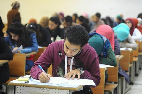 طلاب شهادة إتمام الدراسة الثانوية العامة بشعبتيها العلمية والأدبية يؤدون امتحانات الدور الثاني