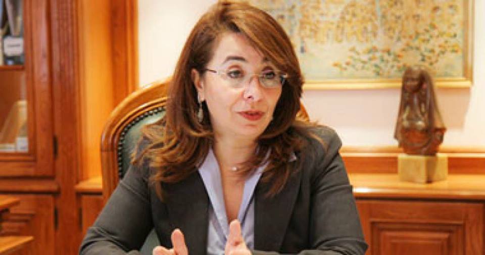 غادة والي تتابع أحوال النازحين من شمال سيناء