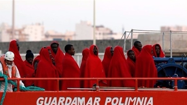 البحرية المغربية تعترض قارباً يقل مهاجرين كانوا في طريقهم لإسبانيا