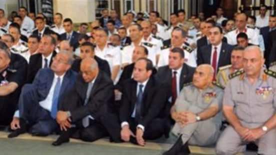 السيسى يصلى العيد بعروس البحر