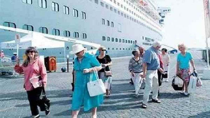 وصول و سفر 620 راكب بميناء نويبع و تداول 34 شاحنة