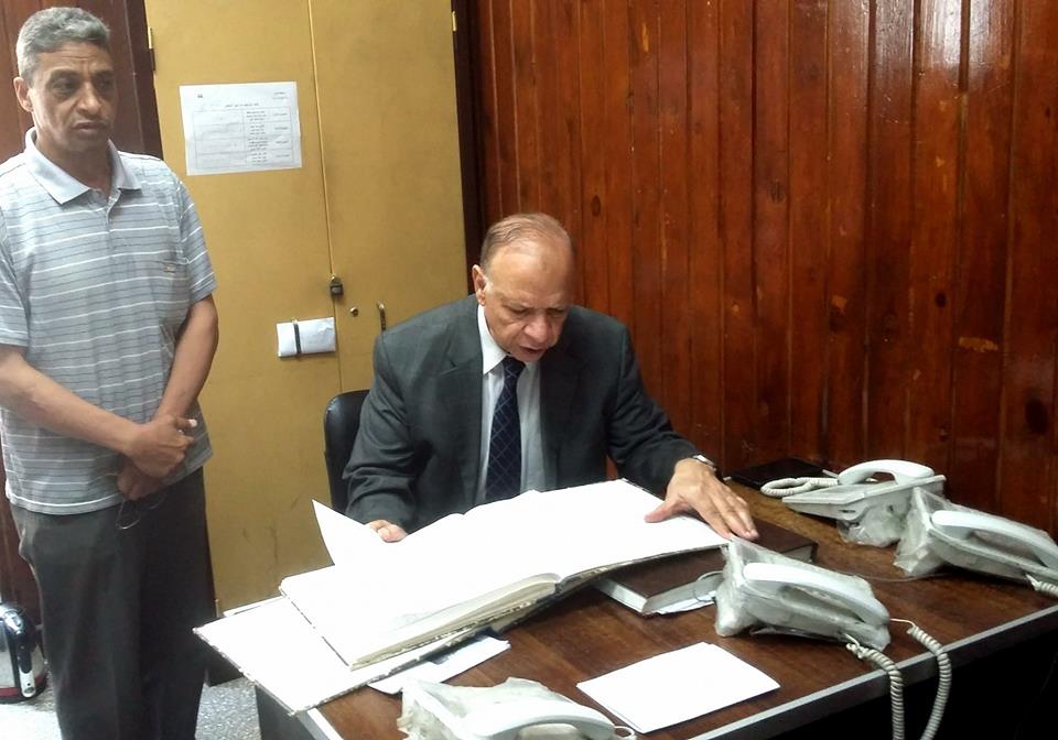 محافظ القاهرة يتفقد غرفة العمليات المركزية ويطمئن على جاهزيتها