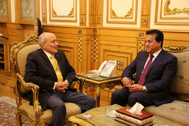 التعليم العالي تبحث تنفيذ المشروعات القومية ذات الأولوية للدولة مع وزارة الانتاج الحربي