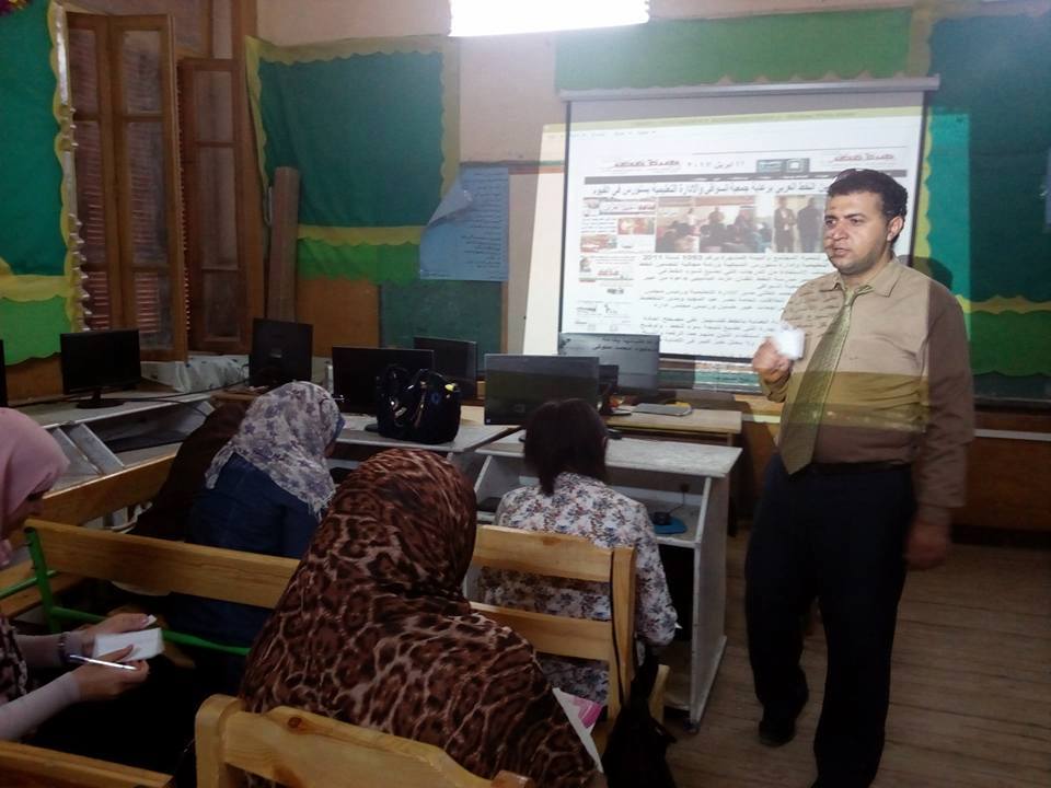 سنورس التعليمية تختتم برنامج صياغة الاخبار لمنسقي الصفحات للاعلامي خالد حسين