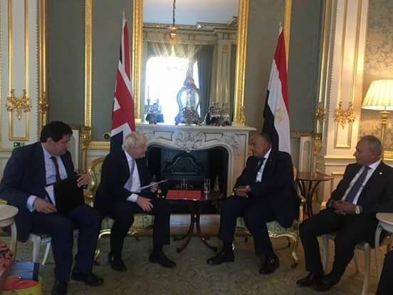 وزير الخارجية يجري مباحثات مع وزير خارجية بريطانيا