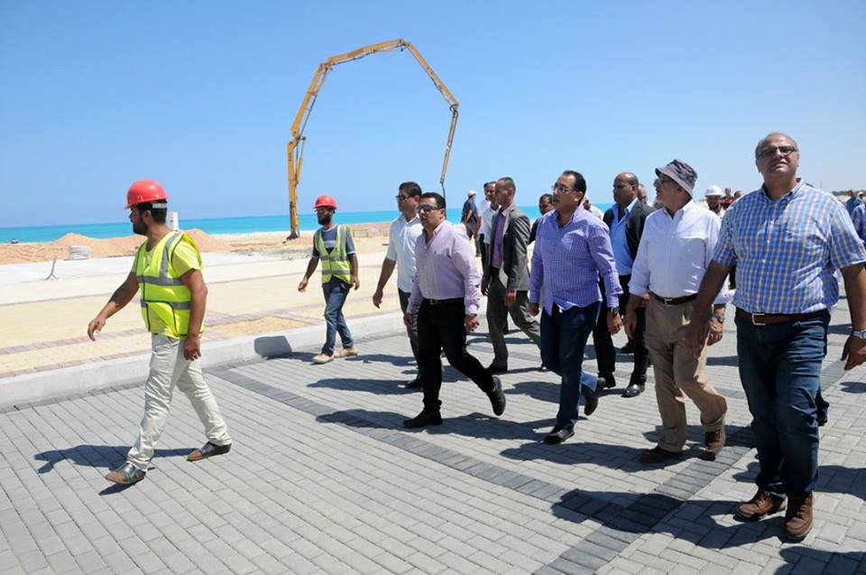 وزير الإسكان: الانتهاء من الطريق البديل للطريق الساحلى بالعلمين الجديدة بطول 38 كم