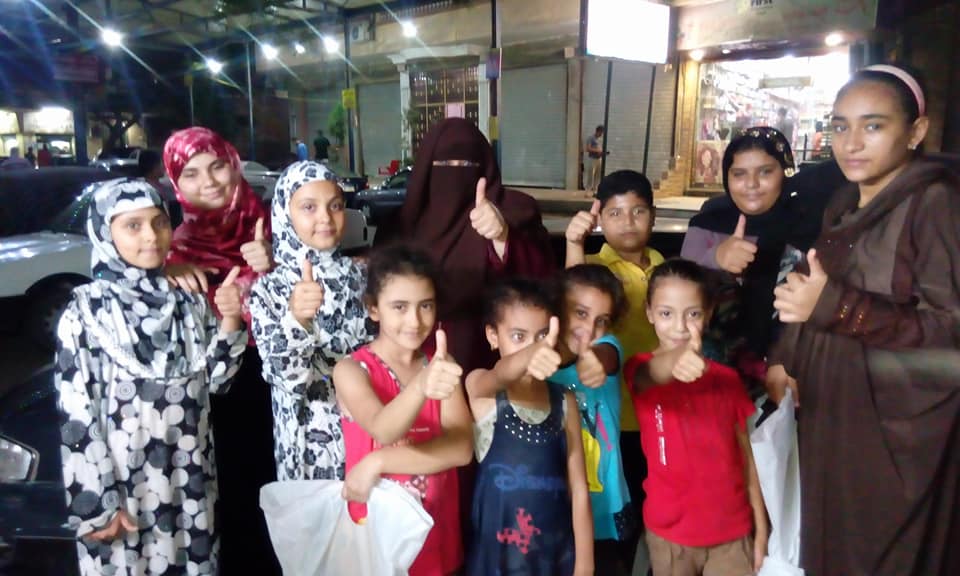 ناريمان حسن ترسم البسمة على وجوه الأيتام 