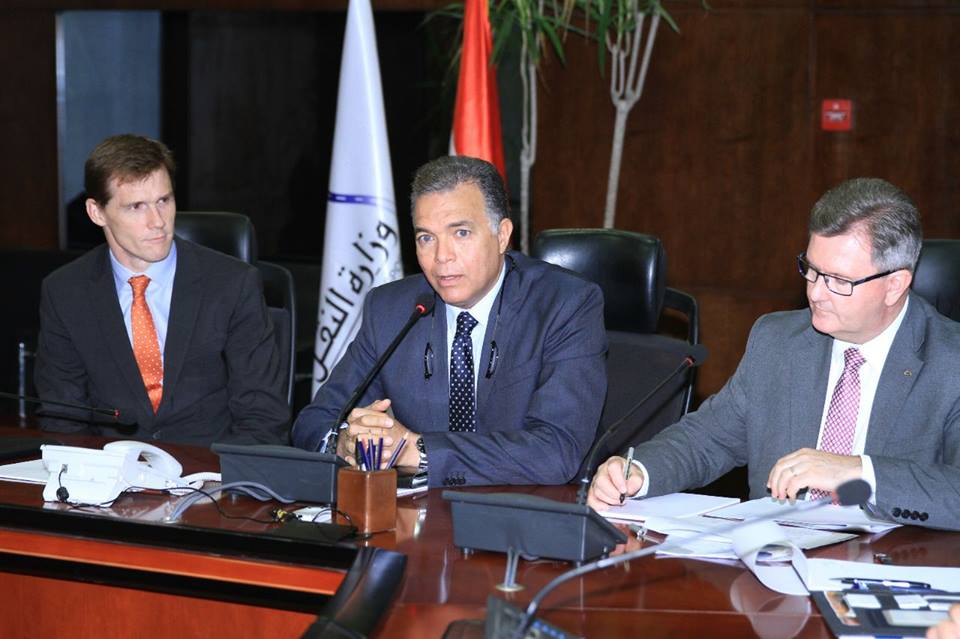 وزير النقل يبحث مع الشركات البريطانية التعاون بين الجانبين في مجالات النقل المختلفة