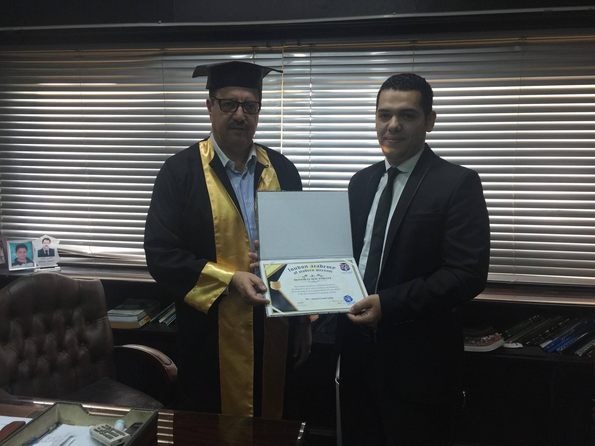 بالصور :أمين الأعلى للإعلام يتسلم الدكتوراة الفخرية من لندن للعلوم