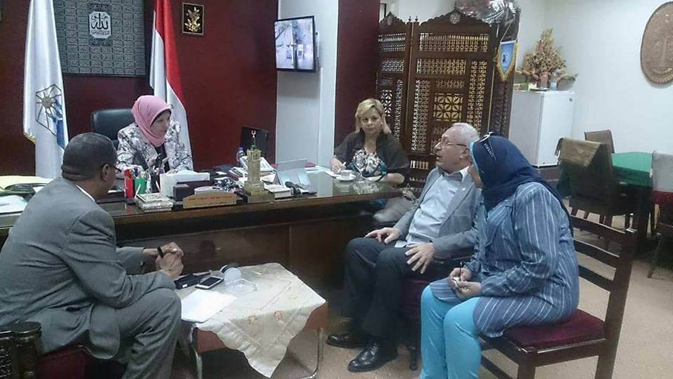 ”القومي للمرأة” يبحث تجهيز فصول التعليم المزدوج بحى الأسمرات