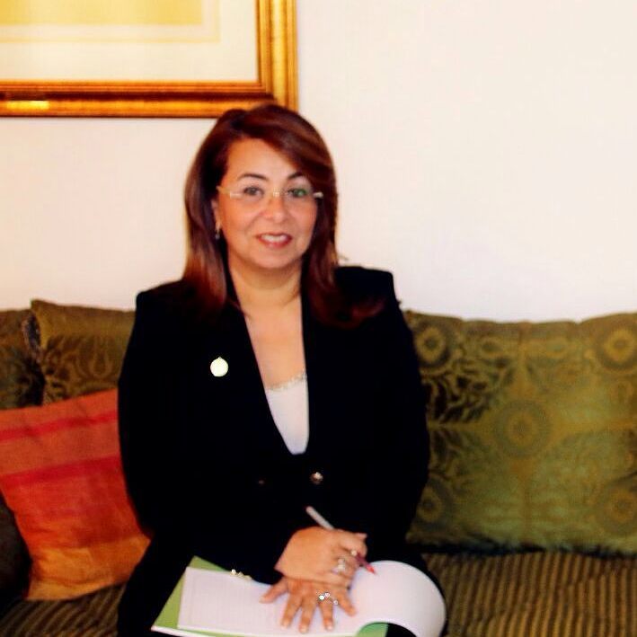 غادة والي : تتسلم سيارات كسح بيارات وجمع قمامة ونقل مياه الشرب من الهيئة العربية للتصنيع