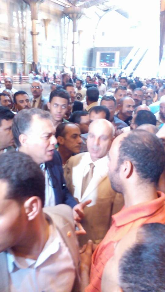 وزير النقل يقوم بزيارة مفاجئة للمحطات والورش”حتاتة”