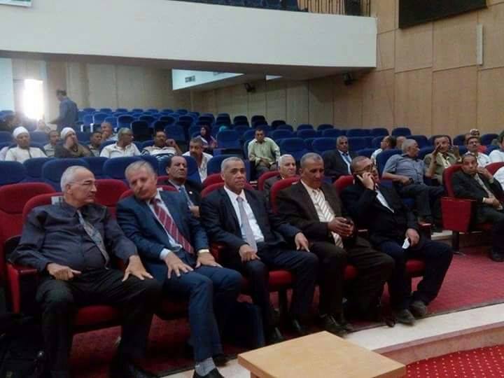 الزراعة :تنظم مجموعة من ورش العمل والندوات العلمية في مجالات النخيل والتمور