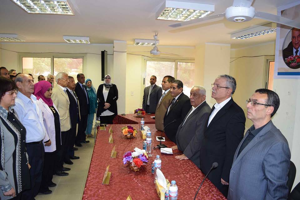 محافظ المنيا يكرم ٥٥ معلماً مثالياً خلال احتفال النقابة