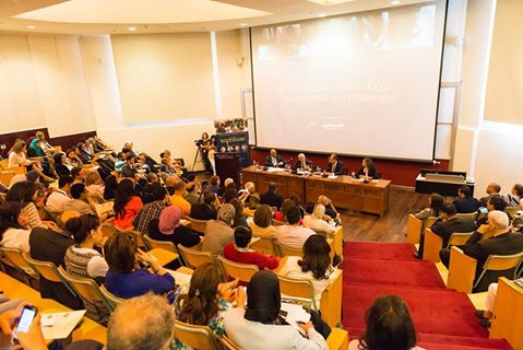 الجامعة الأمريكية بالقاهرة تناقش فرص وتحديات التعليم المدمج في مصر