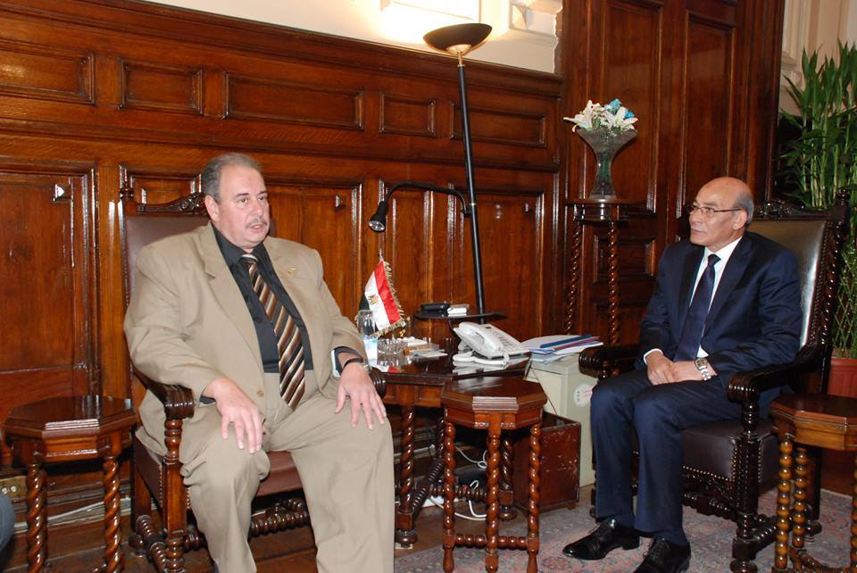 وزير الزراعة يبحث مع سفير رومانيا بالقاهرة سبل التعاون الزراعي بين البلدين