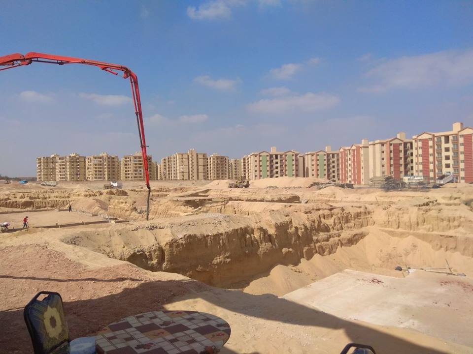 المدير التنفيذي لصندوق تطوير المناطق العشوائية: صب أول أعمدة الدور الأرضي لعمارتين بمشروع ”معاً” لتطوير العشوائيات بمدينة السلام