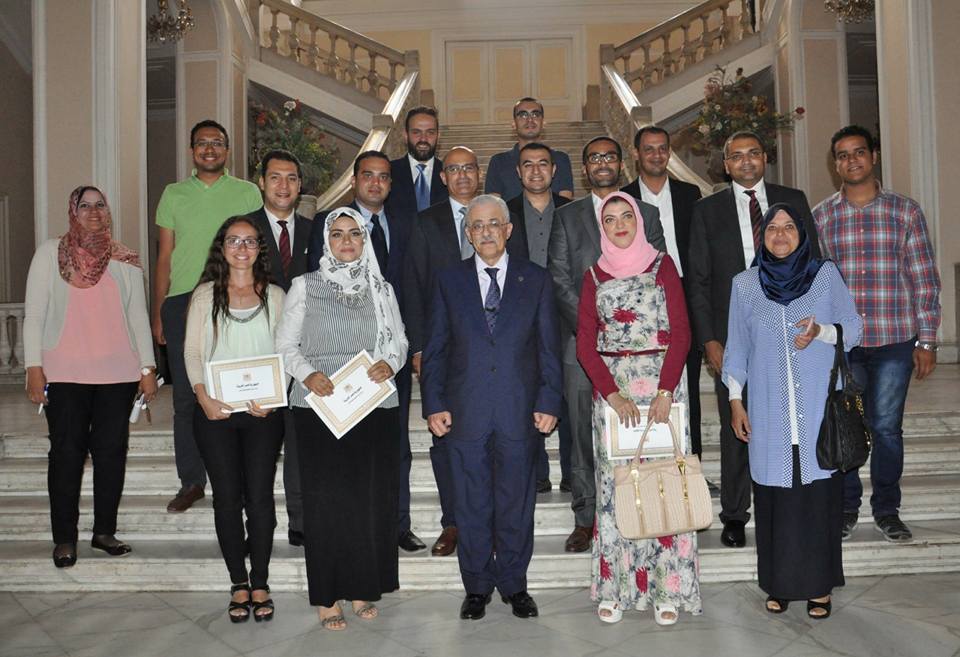 شوقى يكرم الطلاب والباحثين الفائزين فى مسابقة cell press