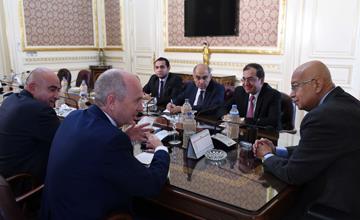 رئيس مجلس الوزراء يلتقى الرئيس التنفيذى لشركة شل العالمية