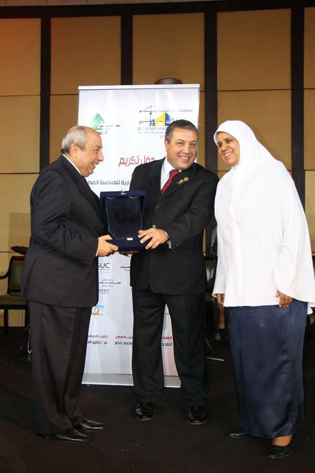 نقابة المهندسين تكرم وزير الإسكان لاسهاماته في تنفيذ المشروعات القومية