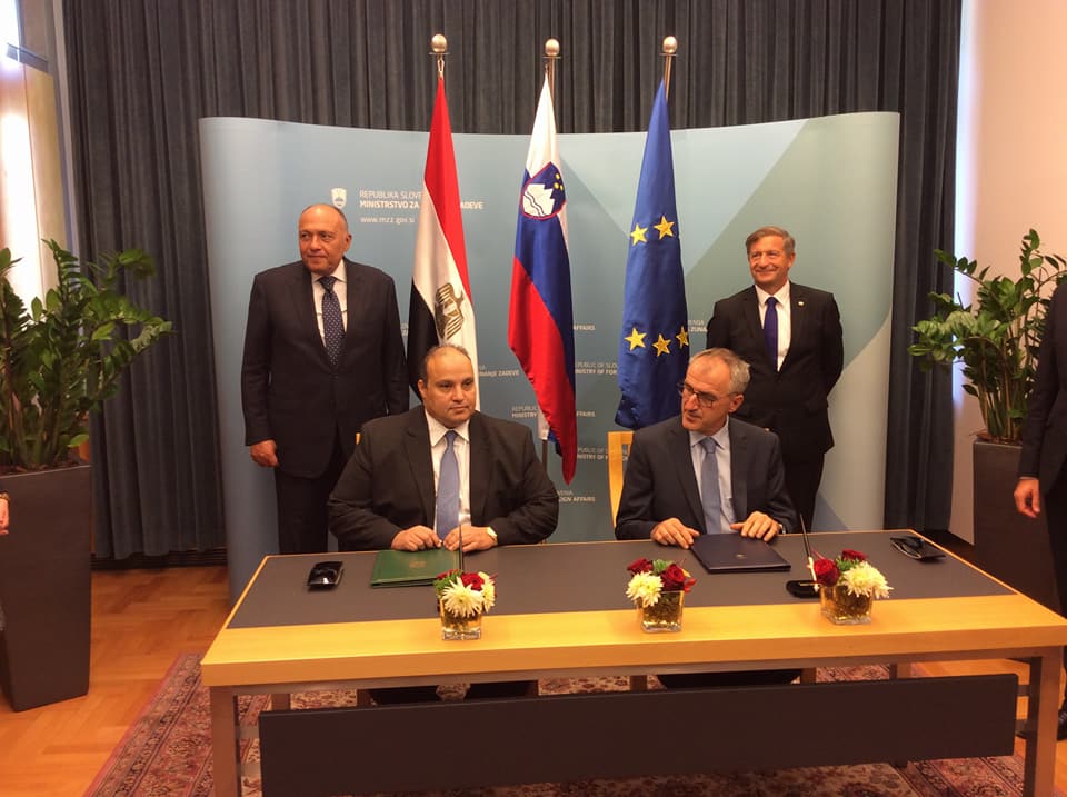 وزير الخارجية يعقد جلسة مباحثات مع وزير الخارجية السلوفيني