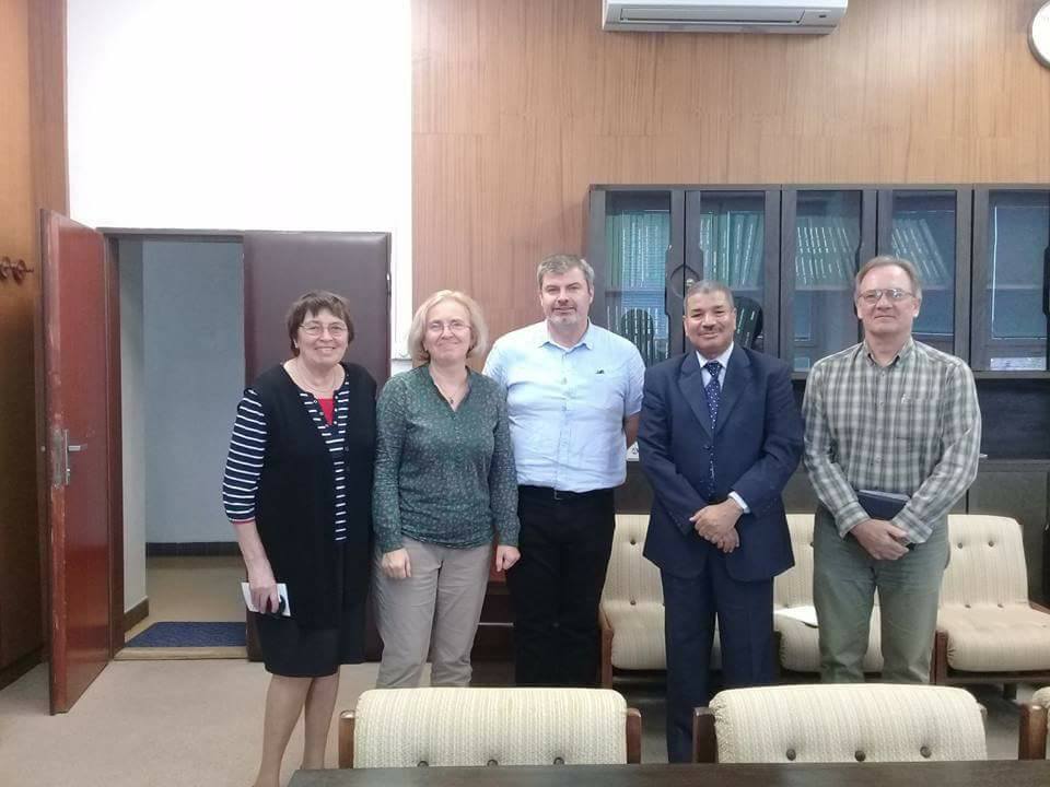 نائب رئيس جامعة جنوب الوادى للدراسات العليا يحاضر في التشيك