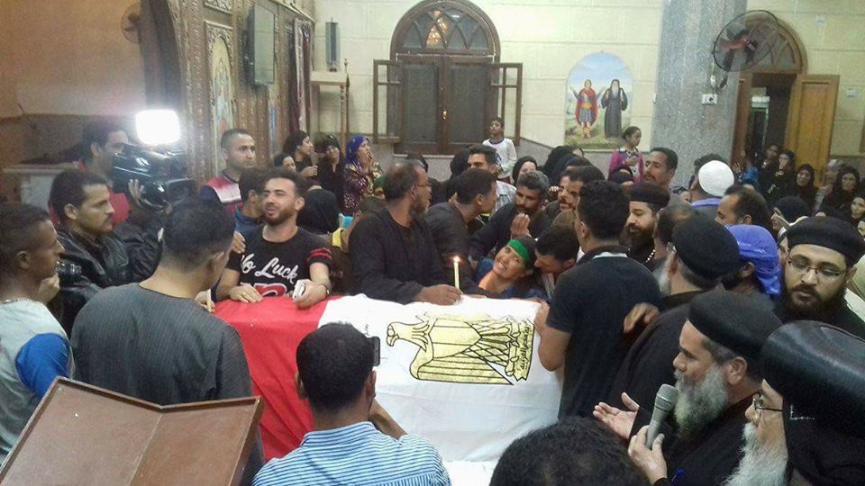 ابوقرقاص تودع شهيد من ابنائها فى حادث الواحات