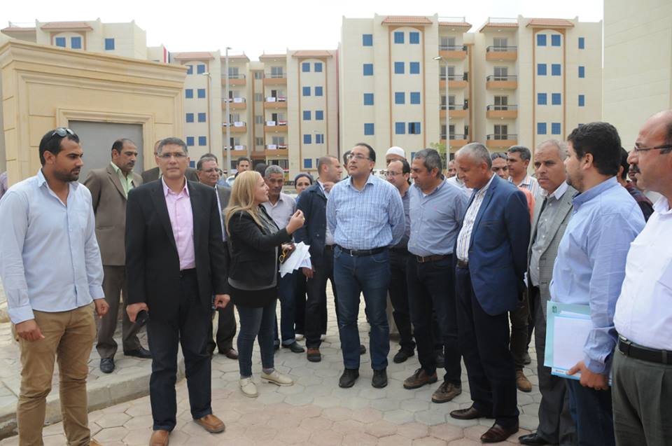 وزير الإسكان: 43500 وحدة إسكان اجتماعي بالعاشر من رمضان .. وتجهيز 62 عمارة للتسليم