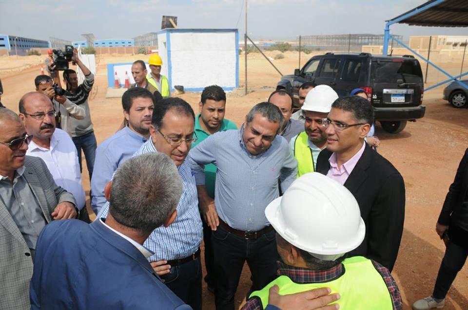 وزير الإسكان يتفقد 6 ملايين م2 صناعية يتم تجهيزها بمدينة العاشر من رمضان​