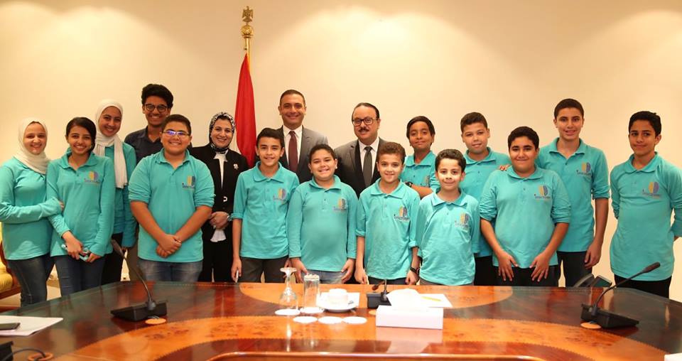 ”القاضي ”يستقبل فريق مصري مشارك في مسابقة دولية لاستخدام تكنولوجيا الروبوت