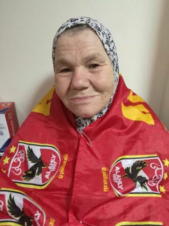 ” غادة والي ” تستجيب لمشجعة الأهلي ”الحاجة هدى” في توفير سكن لها ولإينتها