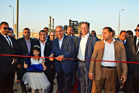 وزير التجارة والصناعة يفتتح مجمعاً للصناعات الصغيرة بالعين السخنة يضم 47 مصنعاً باجمالى استثمارات 800 مليون جنيه ويتيح 5 الآف فر