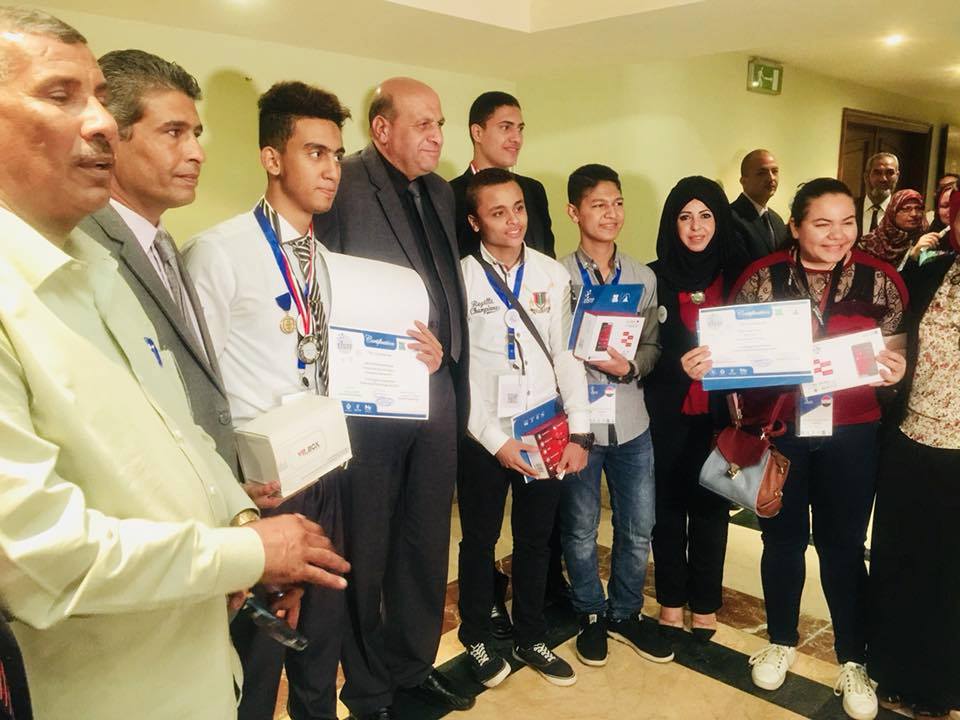 بالصور.. تكريم 3 طلاب بكفر الشيخ في معرض مصــر الدولي