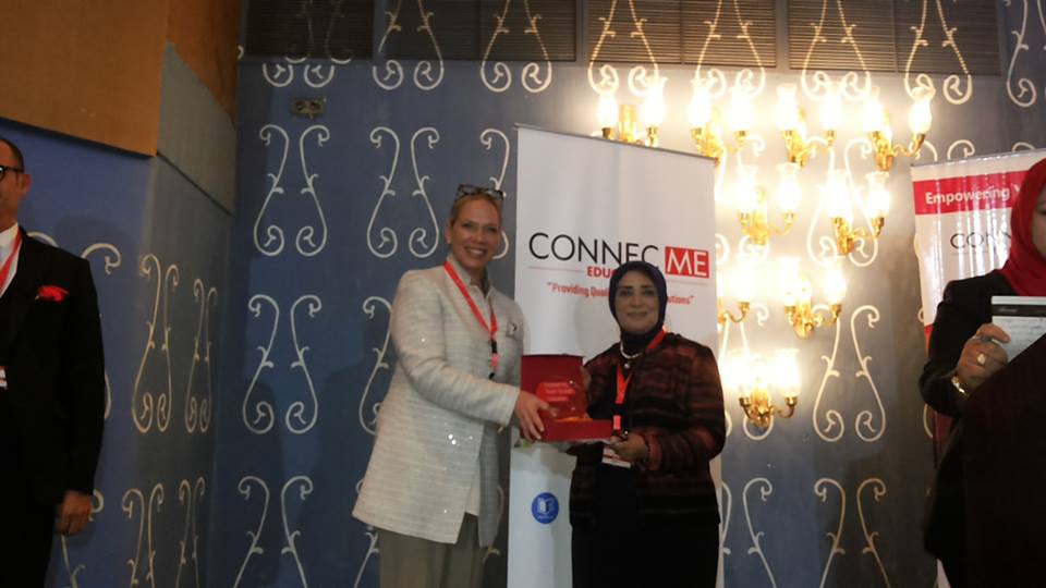 تكريم  ”مايسة شوقي” في مؤتمر دولي لتطوير التعليم