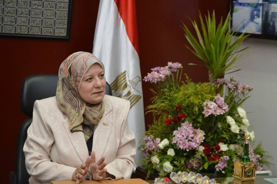 مديرة إدارة المعادى التعليمية تخالف قرار وزير التعليم