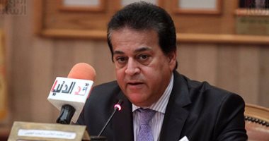 وزير التعليم العالي والبحث العلمي يتلقى تقريرًا حول سقوط الأسقف بمبنى مطبعة جامعة القاهرة