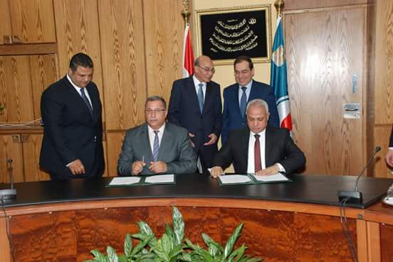 ”البنا” و ”الملا” يشهدان توقيع بروتوكول تعاون لتسويق منتجات ”التعاون