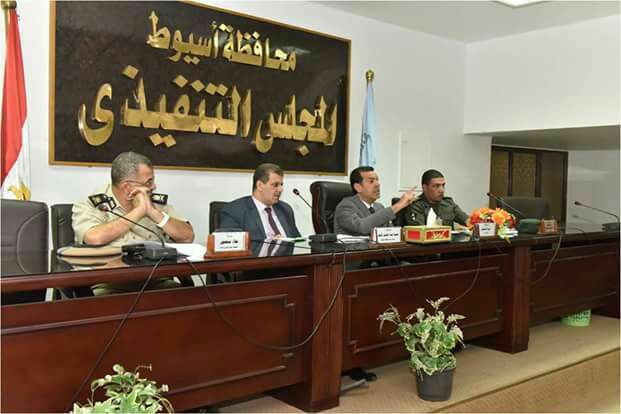 محافظ أسيوط : انشاء مدرسة ولوحة توزيع كهرباء ومبنى للضرائب العقارية وسجل مدني