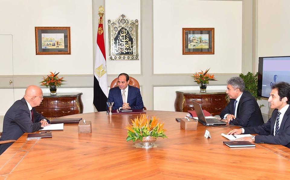 السيسى يجتمع مع رئيس مجلس الوزراء ومحافظ مطروح